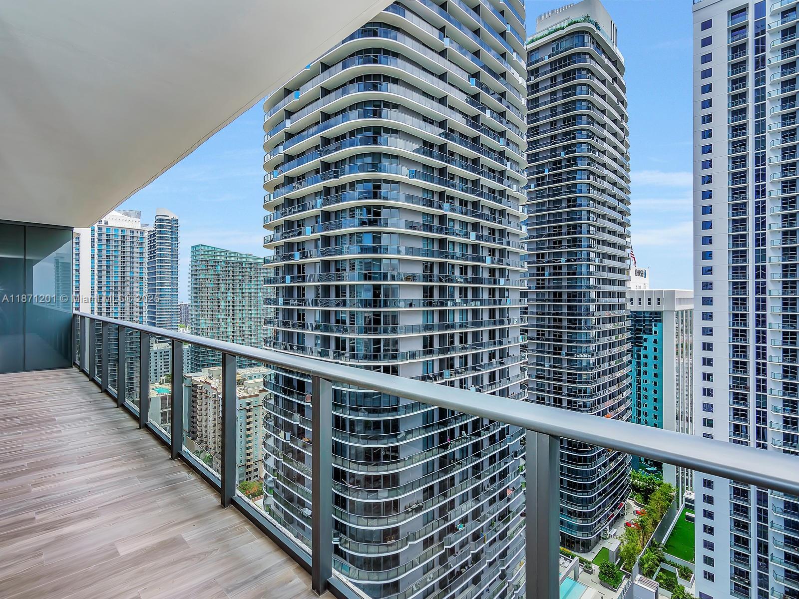 SLS LUX Residences - Residential