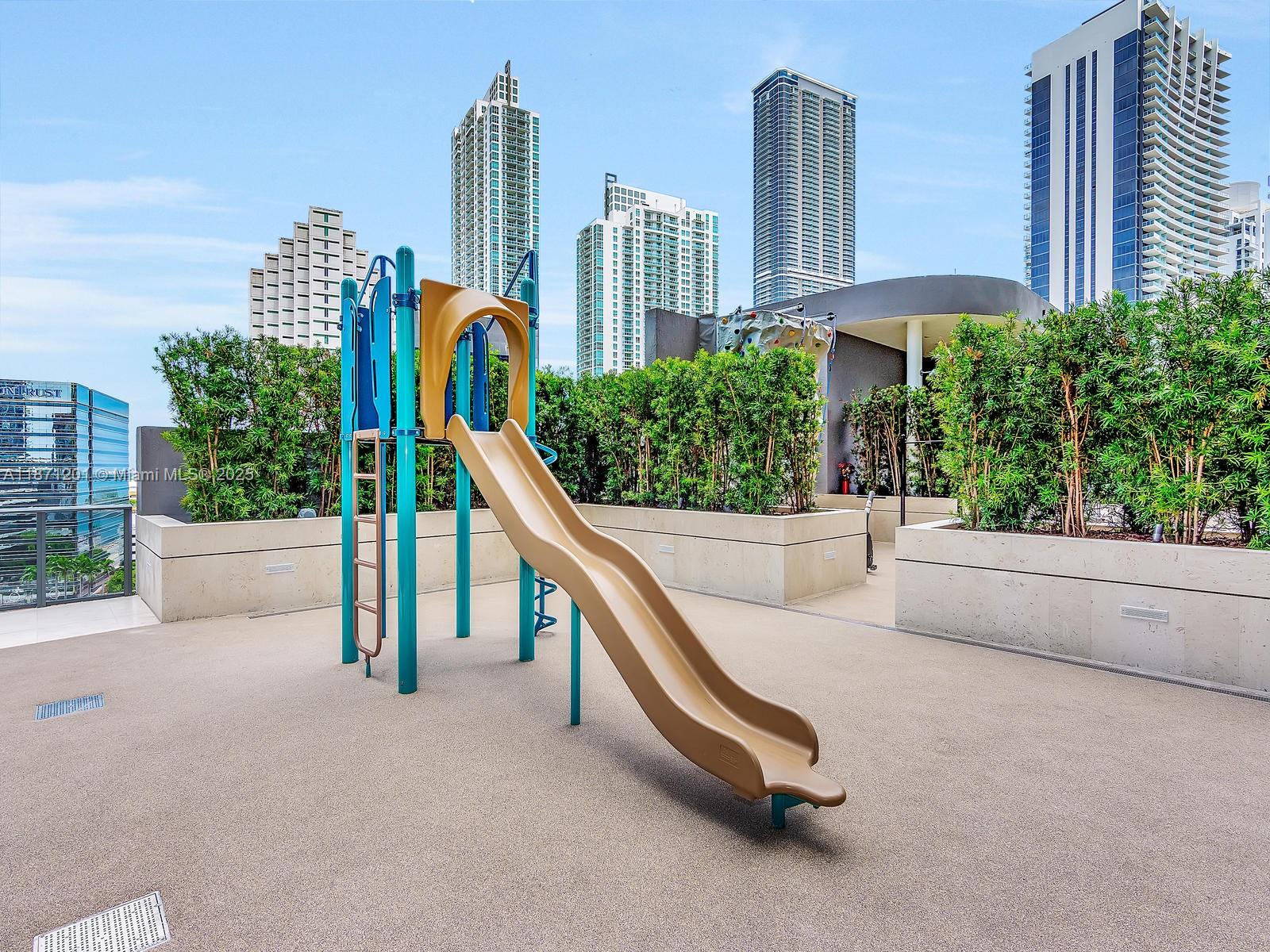 SLS LUX Residences - Residential