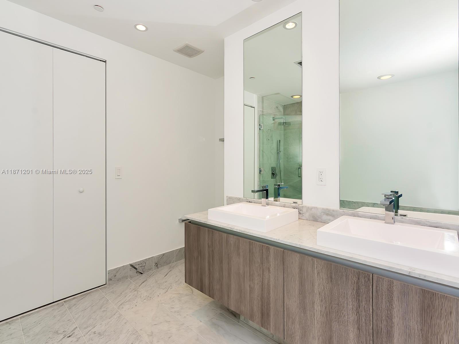 SLS LUX Residences - Residential