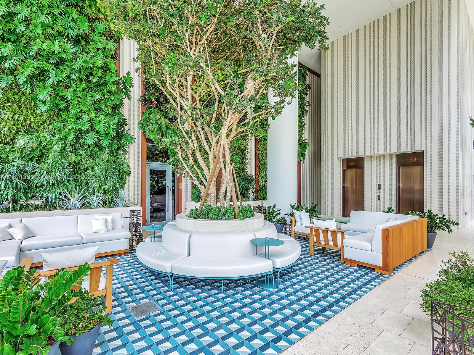 SLS LUX Residences - Residential