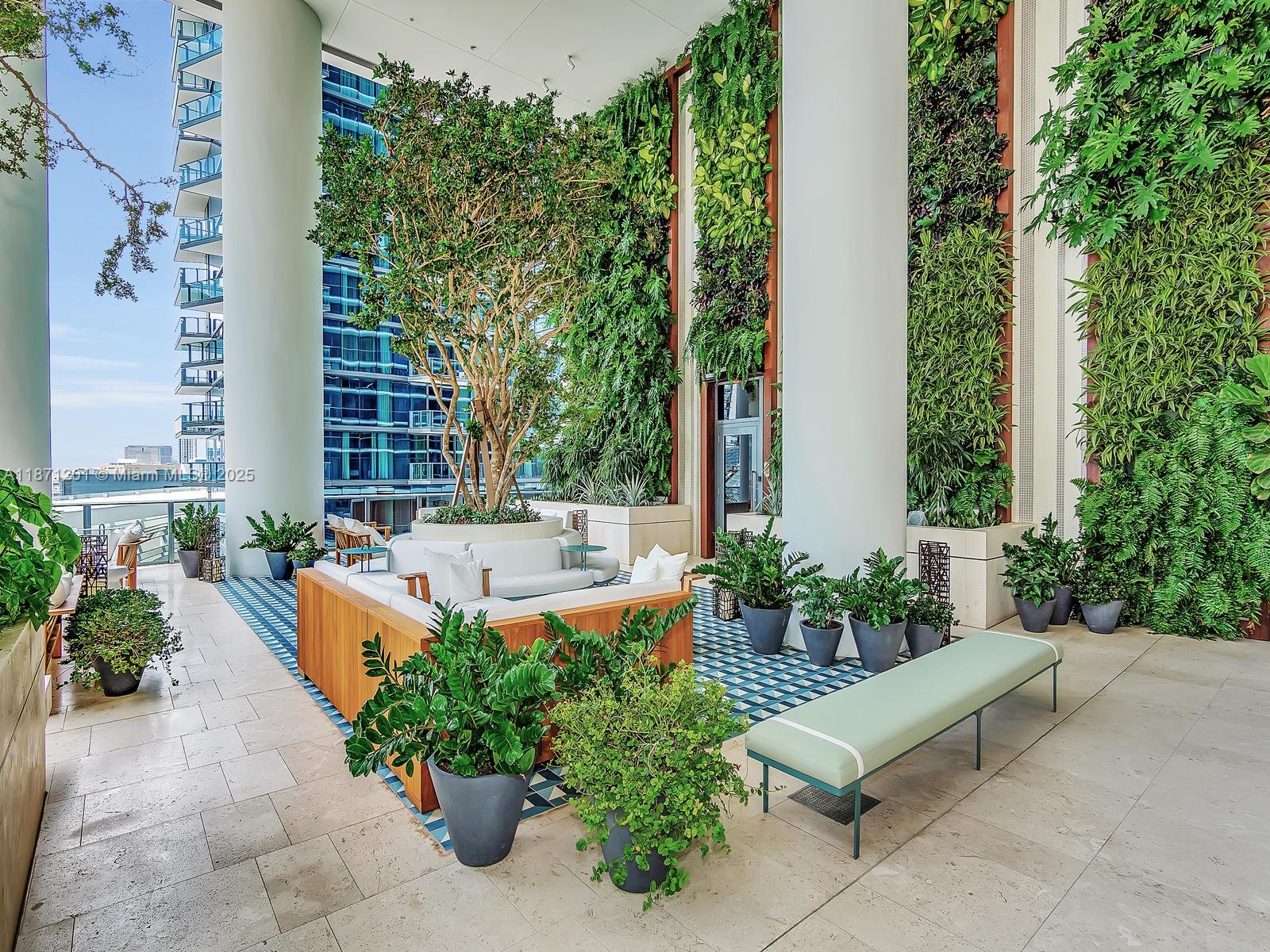 SLS LUX Residences - Residential