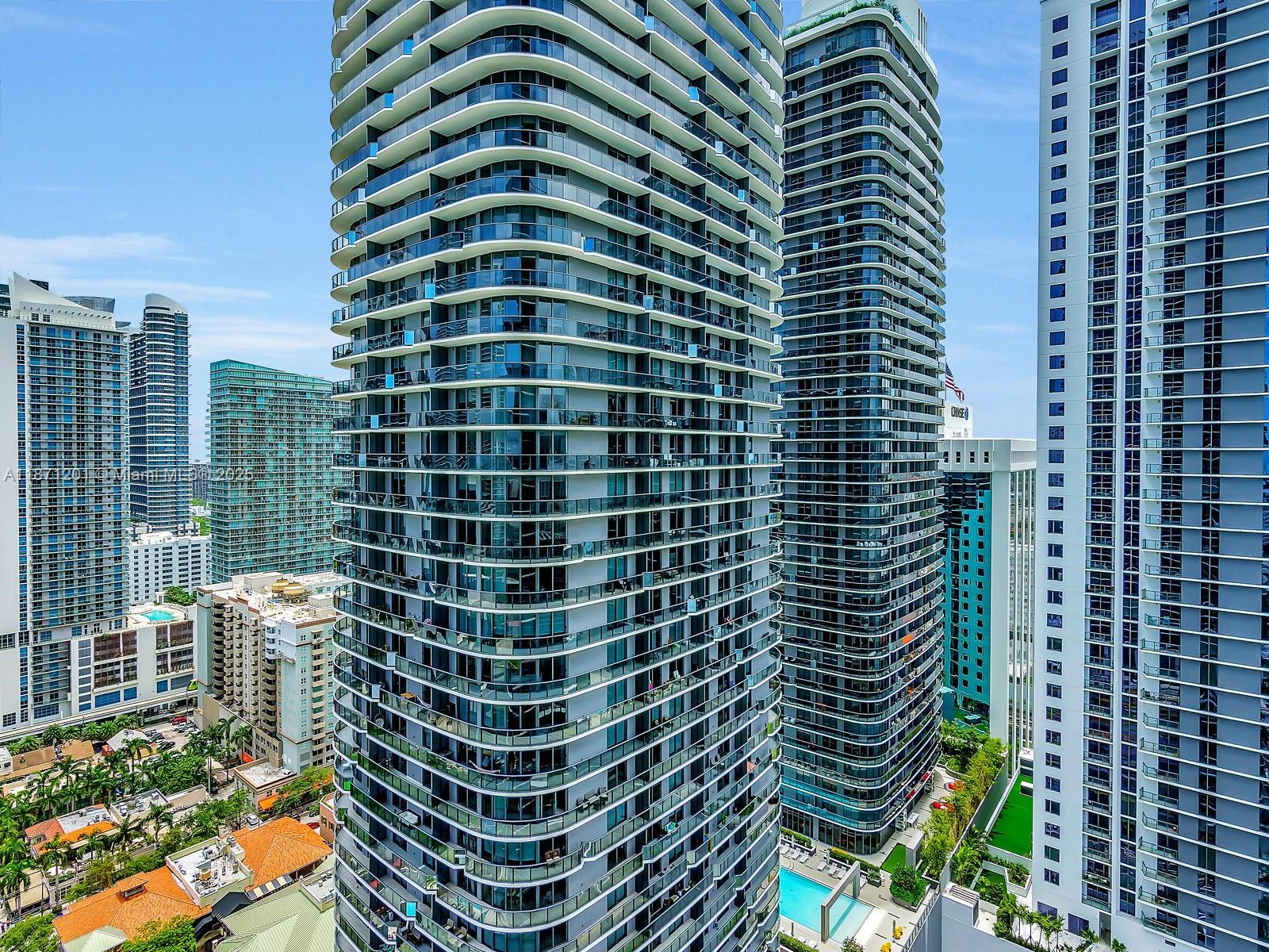 SLS LUX Residences - Residential