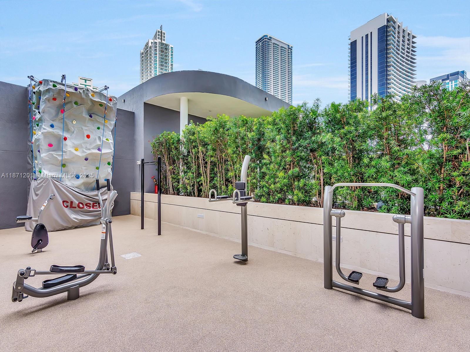 SLS LUX Residences - Residential