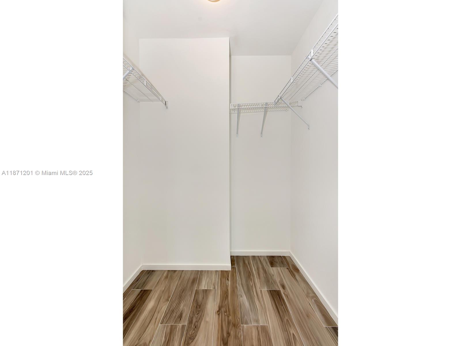 SLS LUX Residences - Residential