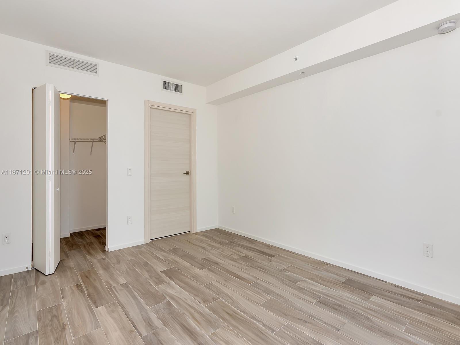 SLS LUX Residences - Residential