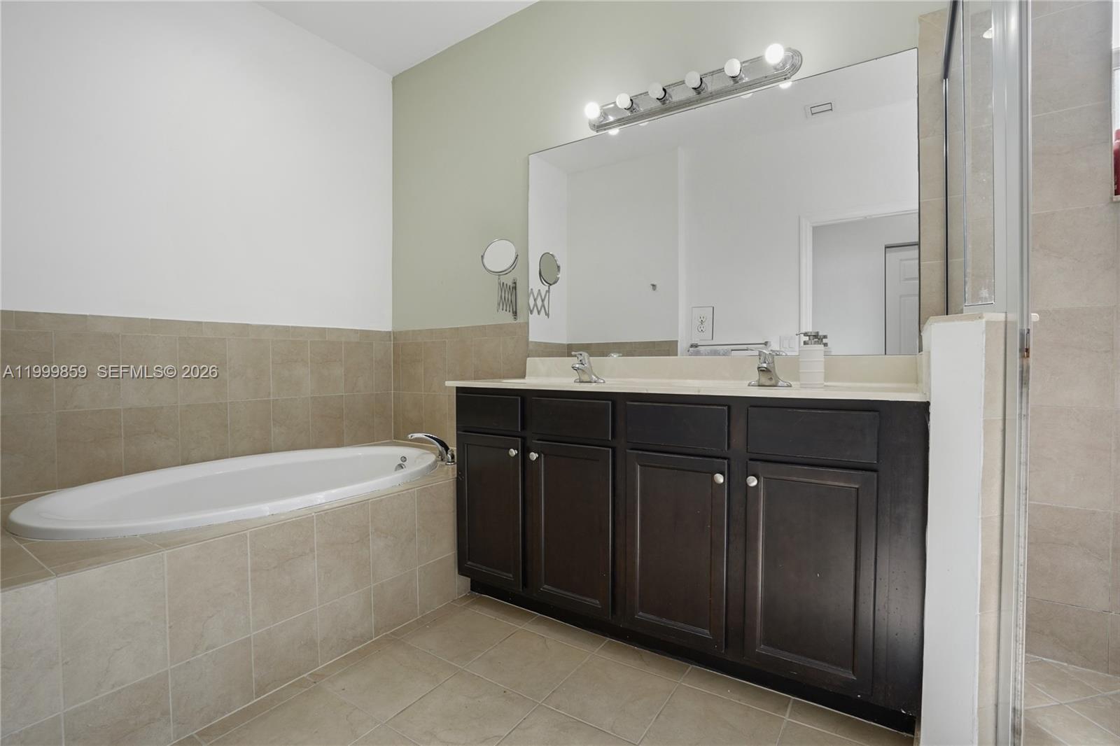 KENDALL COMMONS RESIDENTI - Residential