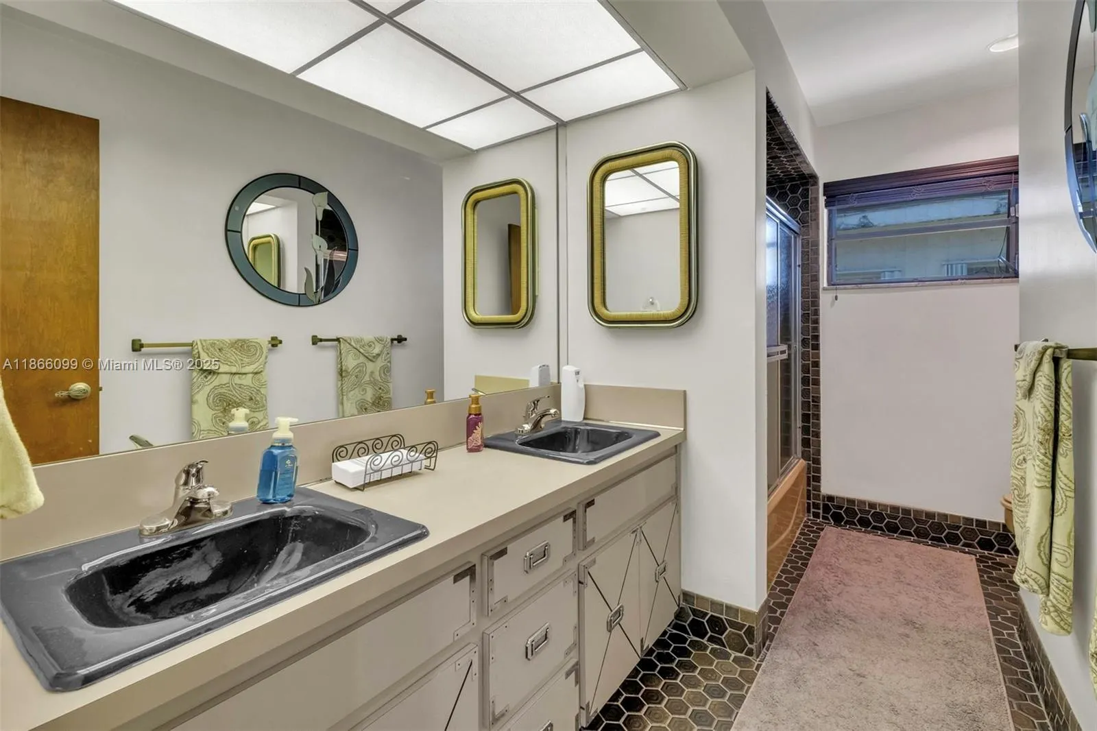 Hollywood, Florida 33021, United States, 5 Bedrooms Bedrooms, ,3 BathroomsBathrooms,Residential,Active,199080