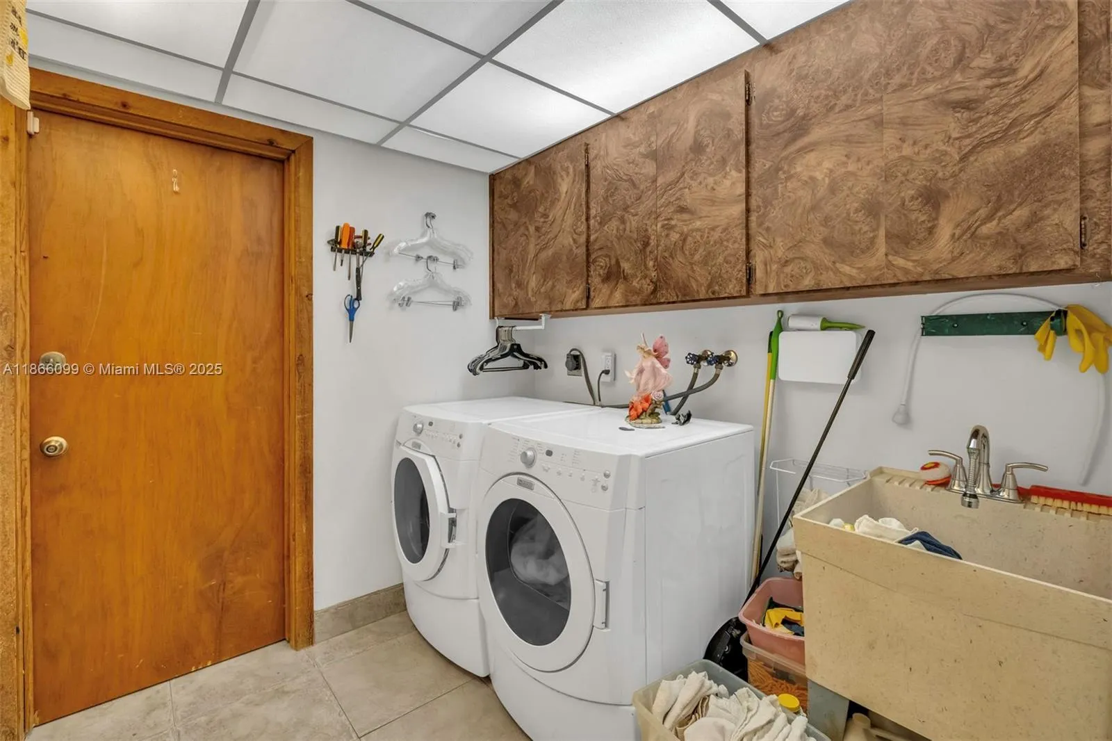 Hollywood, Florida 33021, United States, 5 Bedrooms Bedrooms, ,3 BathroomsBathrooms,Residential,Active,199080