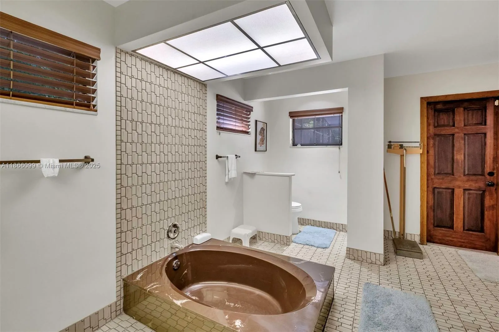 Hollywood, Florida 33021, United States, 5 Bedrooms Bedrooms, ,3 BathroomsBathrooms,Residential,Active,199080