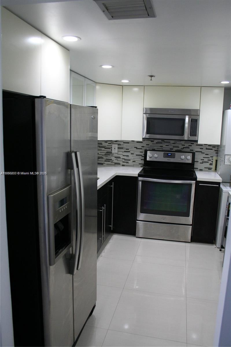 WINSTON TOWERS 600 CONDO - Residential