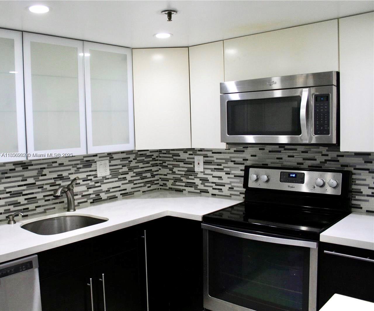 WINSTON TOWERS 600 CONDO - Residential