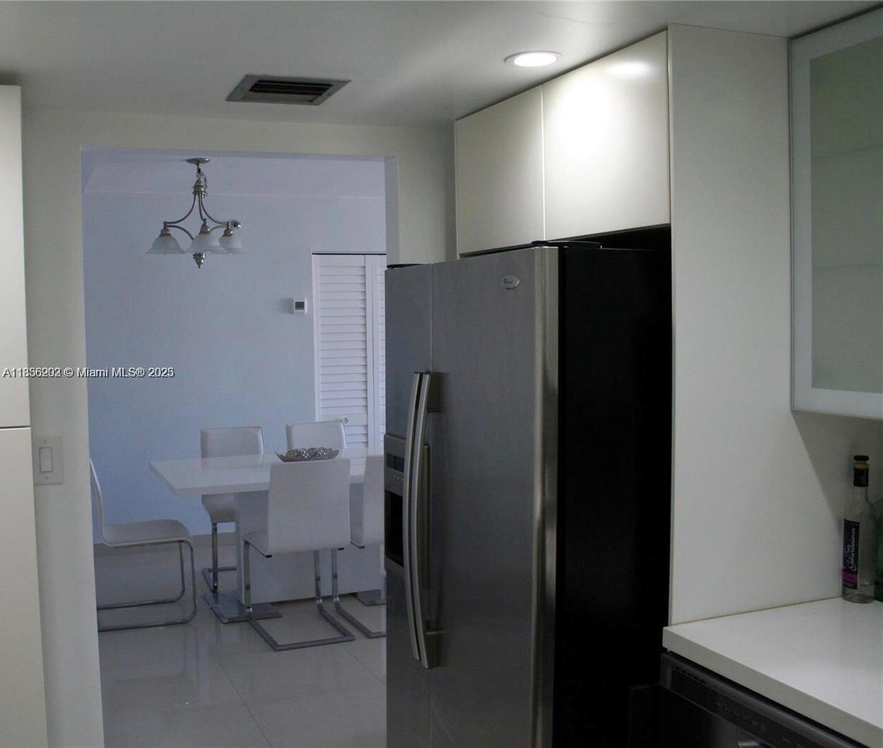 WINSTON TOWERS 600 CONDO - Residential