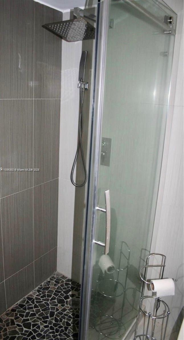 WINSTON TOWERS 600 CONDO - Residential