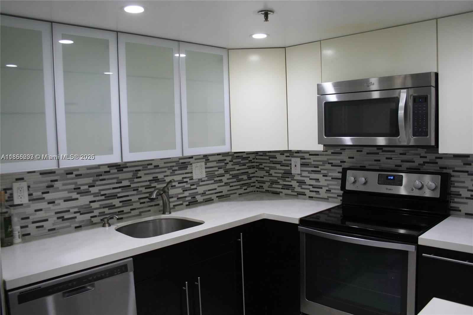 WINSTON TOWERS 600 CONDO - Residential