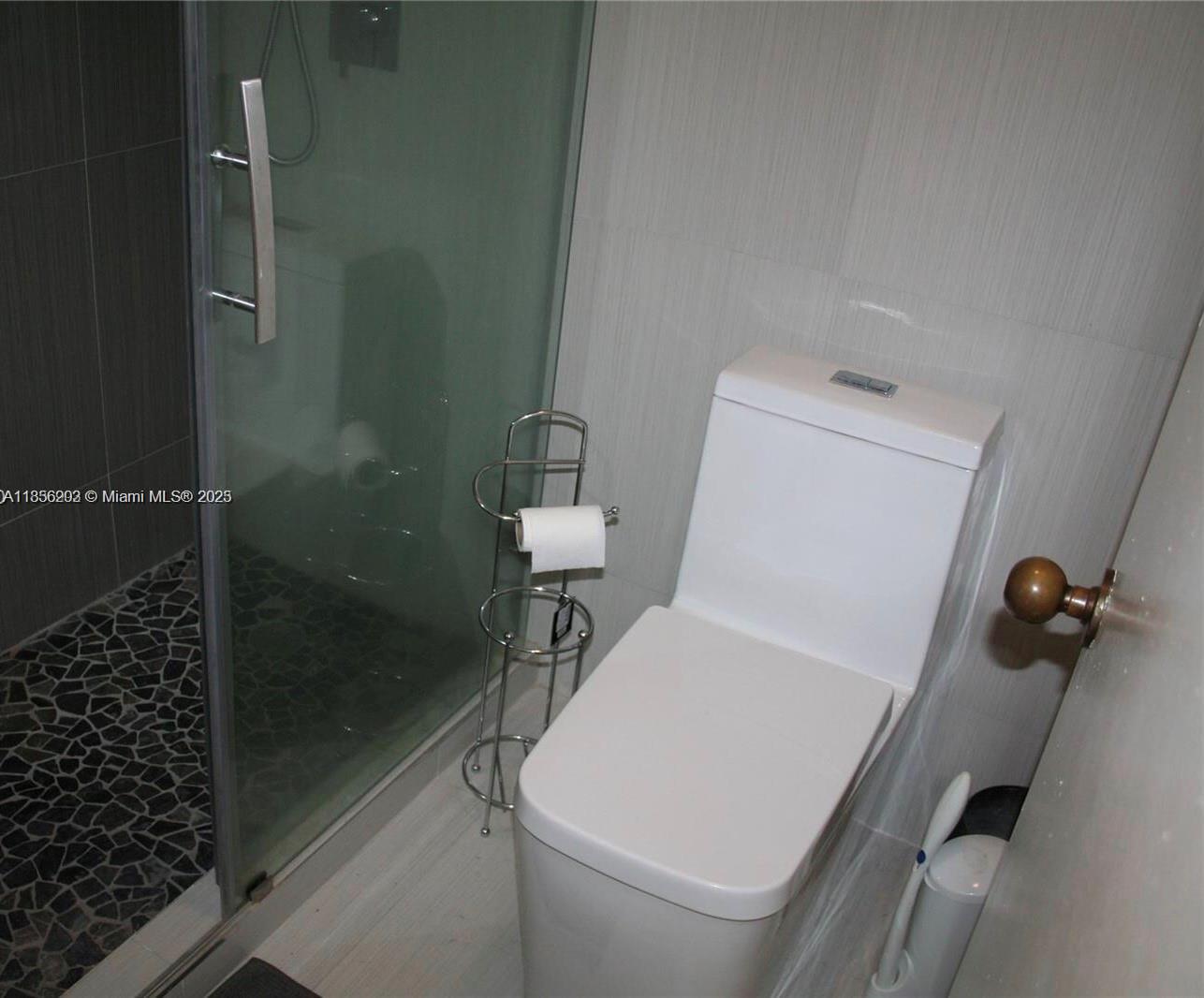 WINSTON TOWERS 600 CONDO - Residential