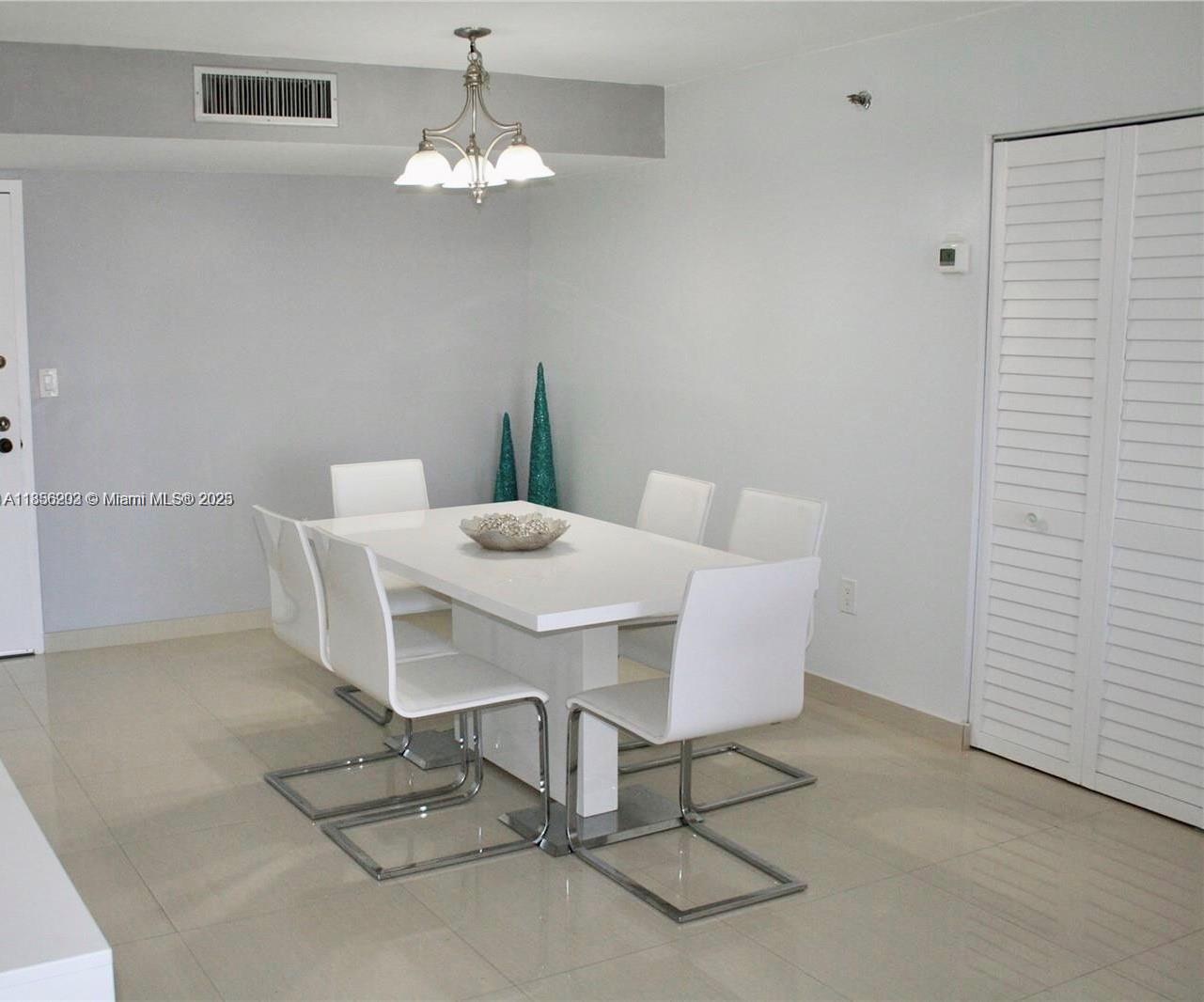 WINSTON TOWERS 600 CONDO - Residential