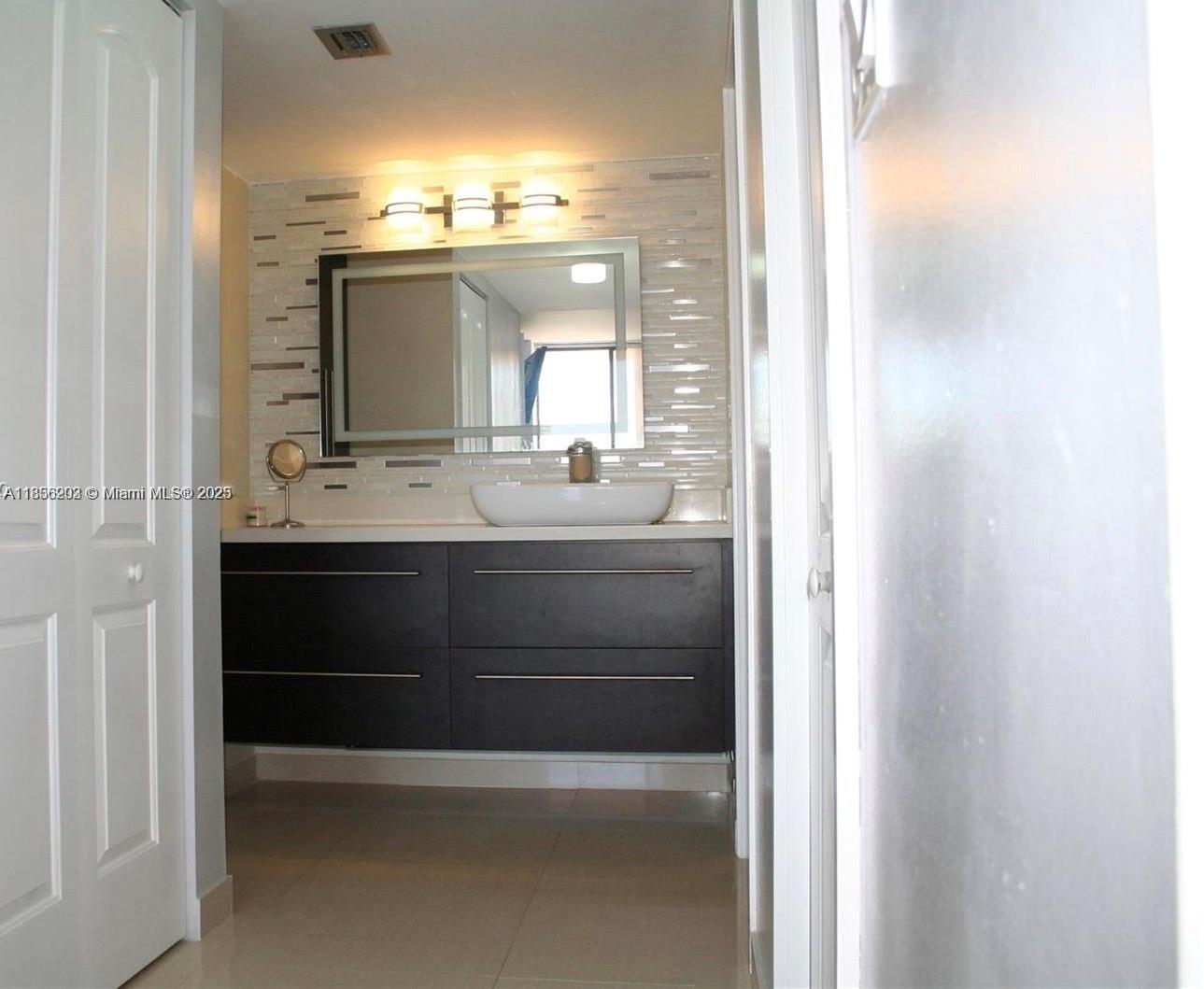 WINSTON TOWERS 600 CONDO - Residential