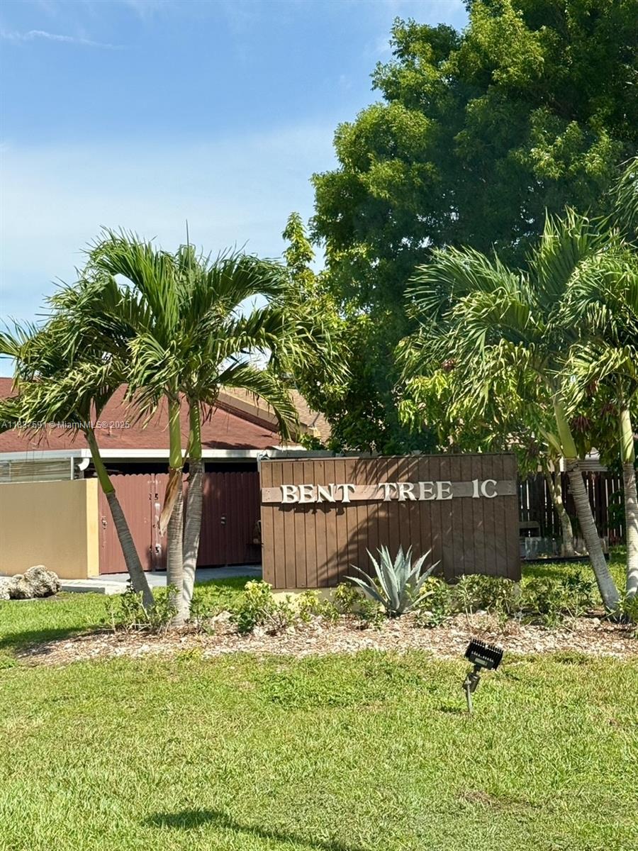 5351 SW 140 Ct 5351, Kendall, FL, 33175/$429,900 2 5351 SW 140 Ct 5351