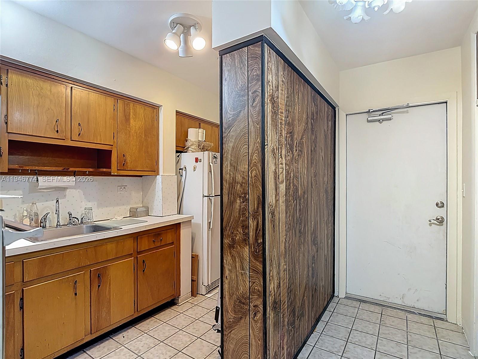 SANTONA CONDO - Residential