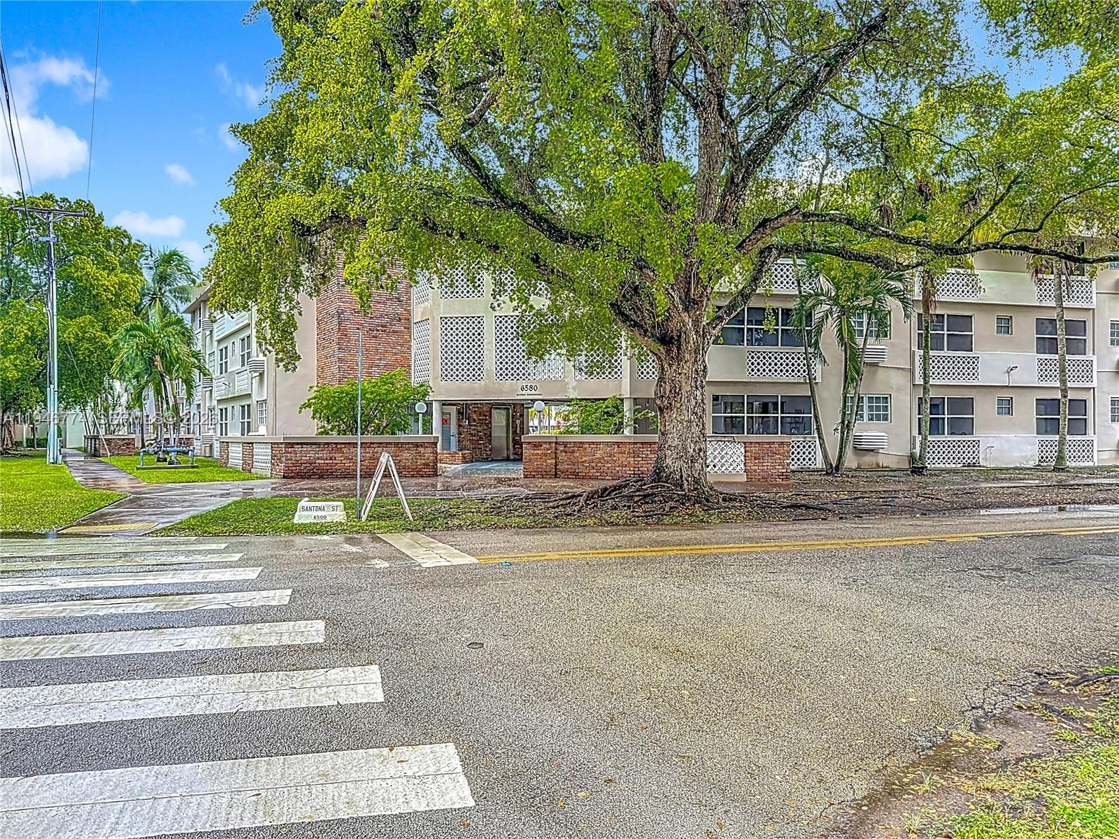 SANTONA CONDO - Residential