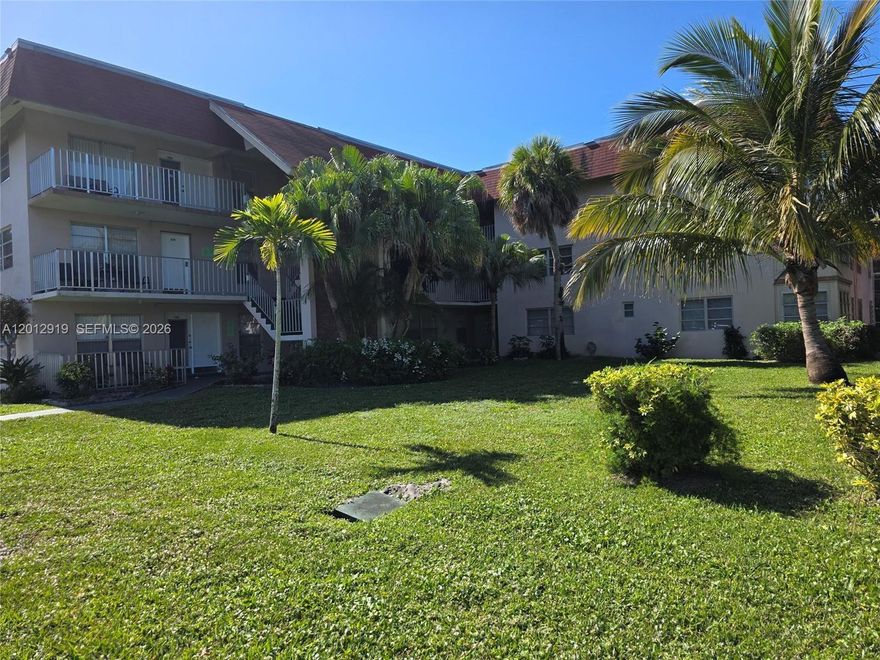 SELLER IS MOTIVATED!! 2 bed/2 bathroom 55+ condo in Lauderdale Oaks, on the 3rd floor and one of the bigger units. The property is in need of renovations and being sold AS IS. Perfect opportunity to create this condo into your perfect living space. The development has many amenities to enjoy for an active 55+ community. Amenities include - clubhouse, 2 pools, ping pong, auditorium with indoor pickleball, arts and crafts room, billiards, separate fitness rooms for men and women, shuffleboard and more! No current assessments. MUST have a CREDIT SCORE of 600+ per the HOA