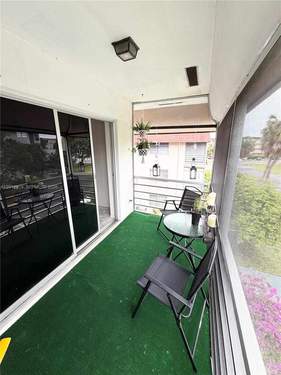 LAUDERDALE OAKS CONDO I - Residential