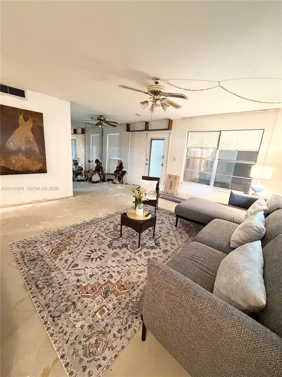 LAUDERDALE OAKS CONDO I - Residential