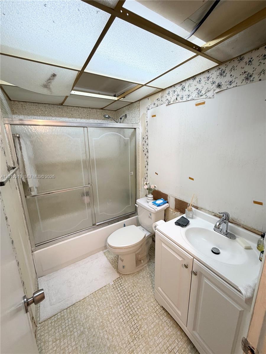 LAUDERDALE OAKS CONDO I - Residential
