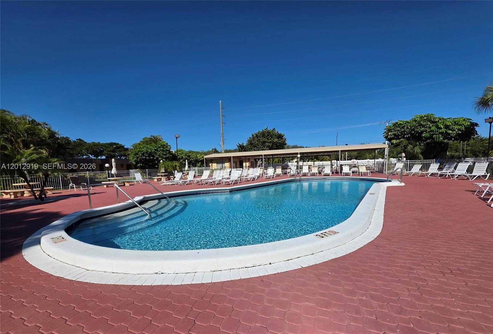 LAUDERDALE OAKS CONDO I - Residential