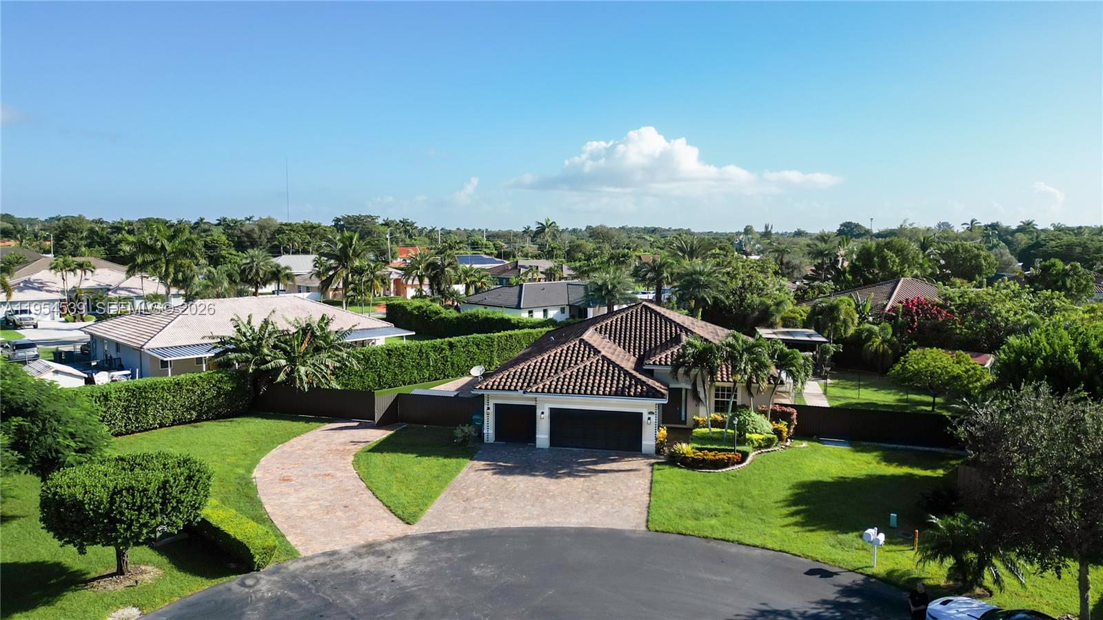 REDLAND REEF - Residential