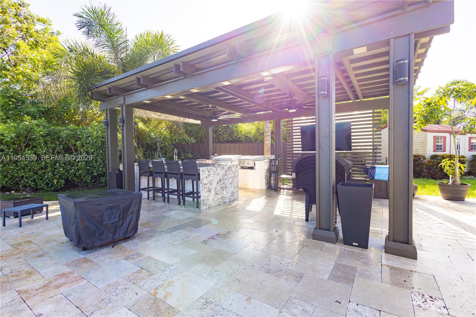 REDLAND REEF - Residential