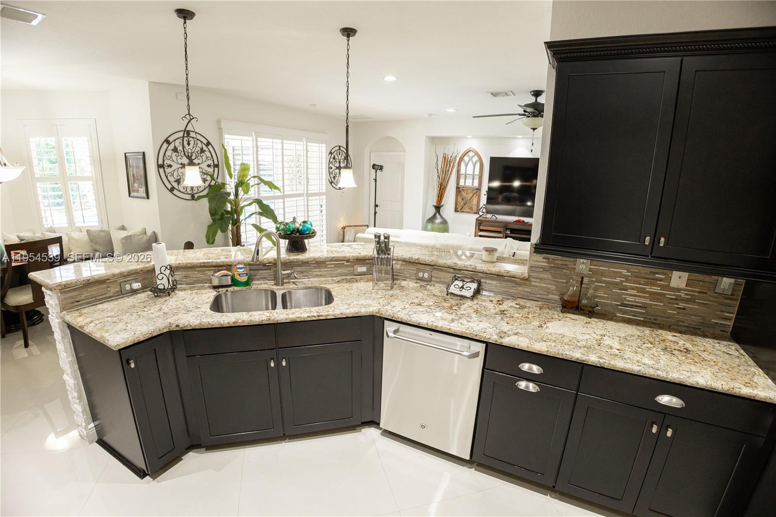 REDLAND REEF - Residential