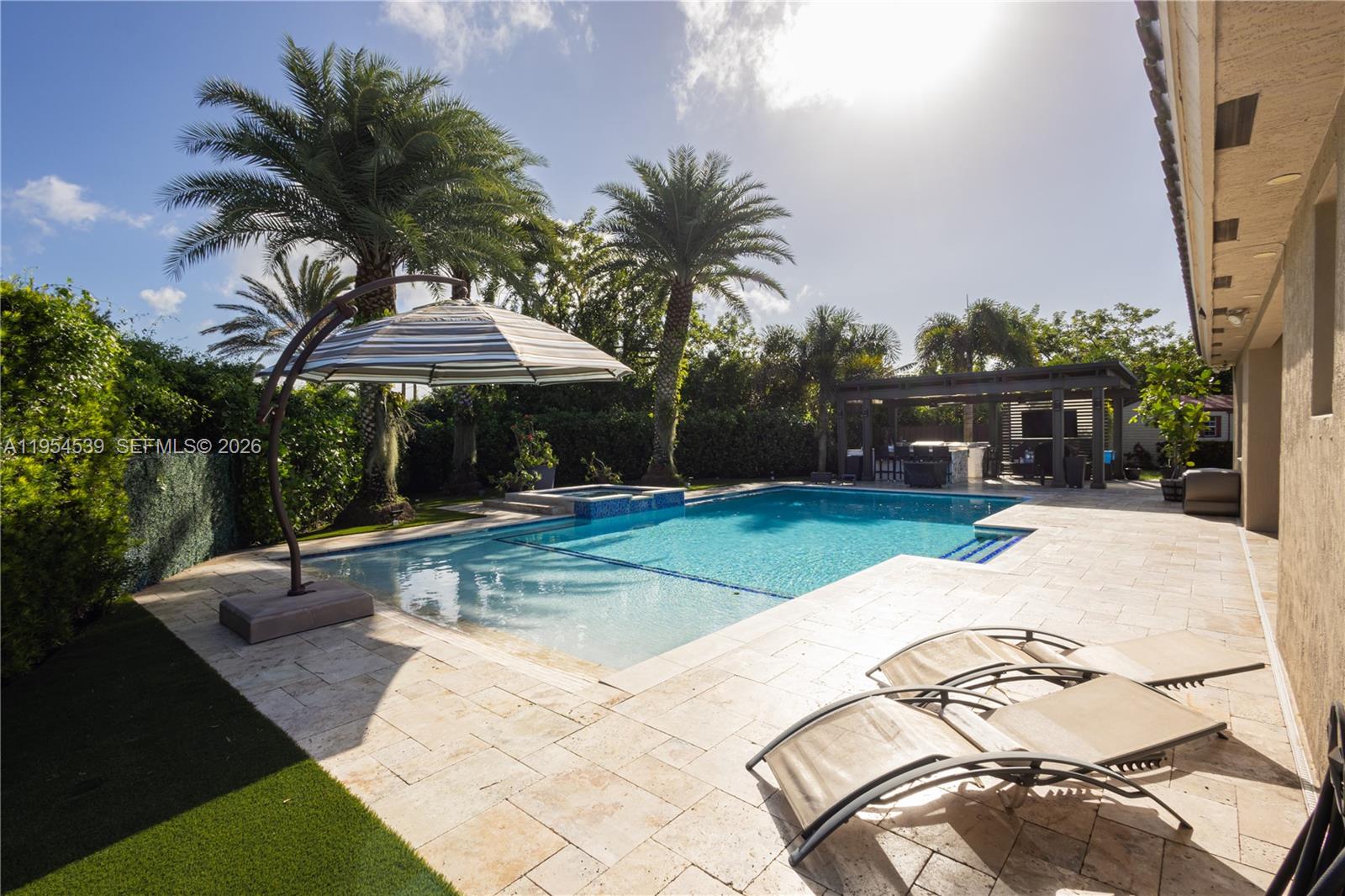 REDLAND REEF - Residential