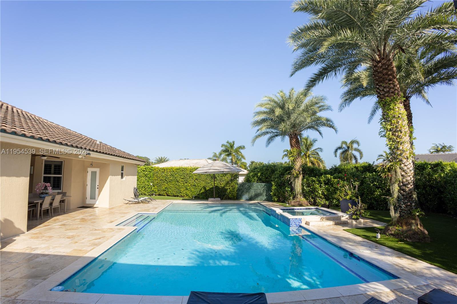 REDLAND REEF - Residential