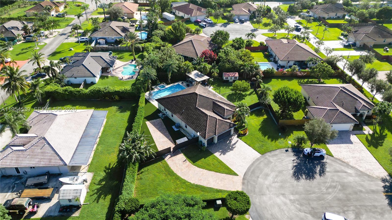 REDLAND REEF - Residential