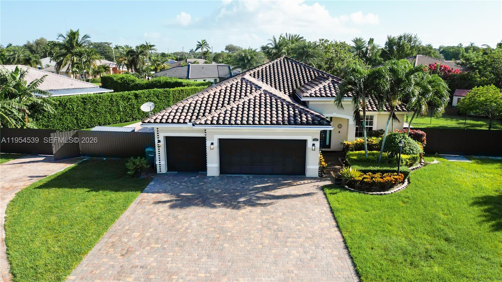 REDLAND REEF - Residential