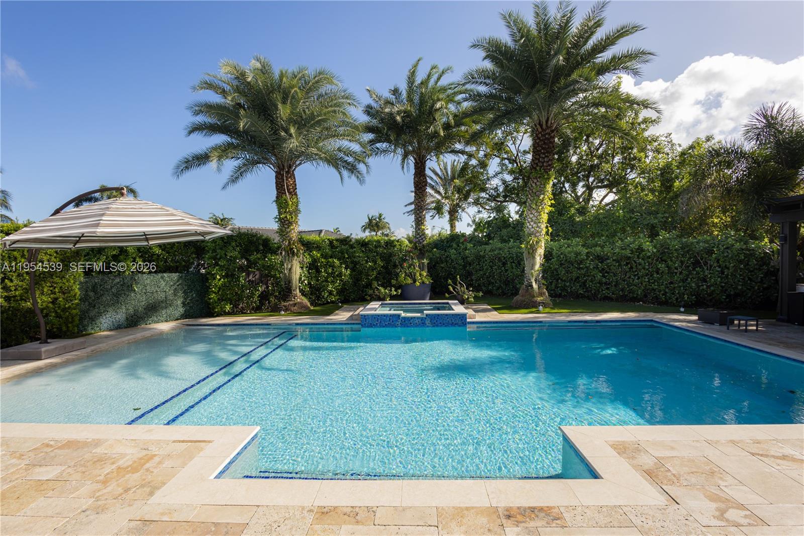 REDLAND REEF - Residential