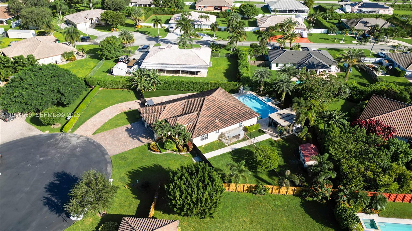 REDLAND REEF - Residential