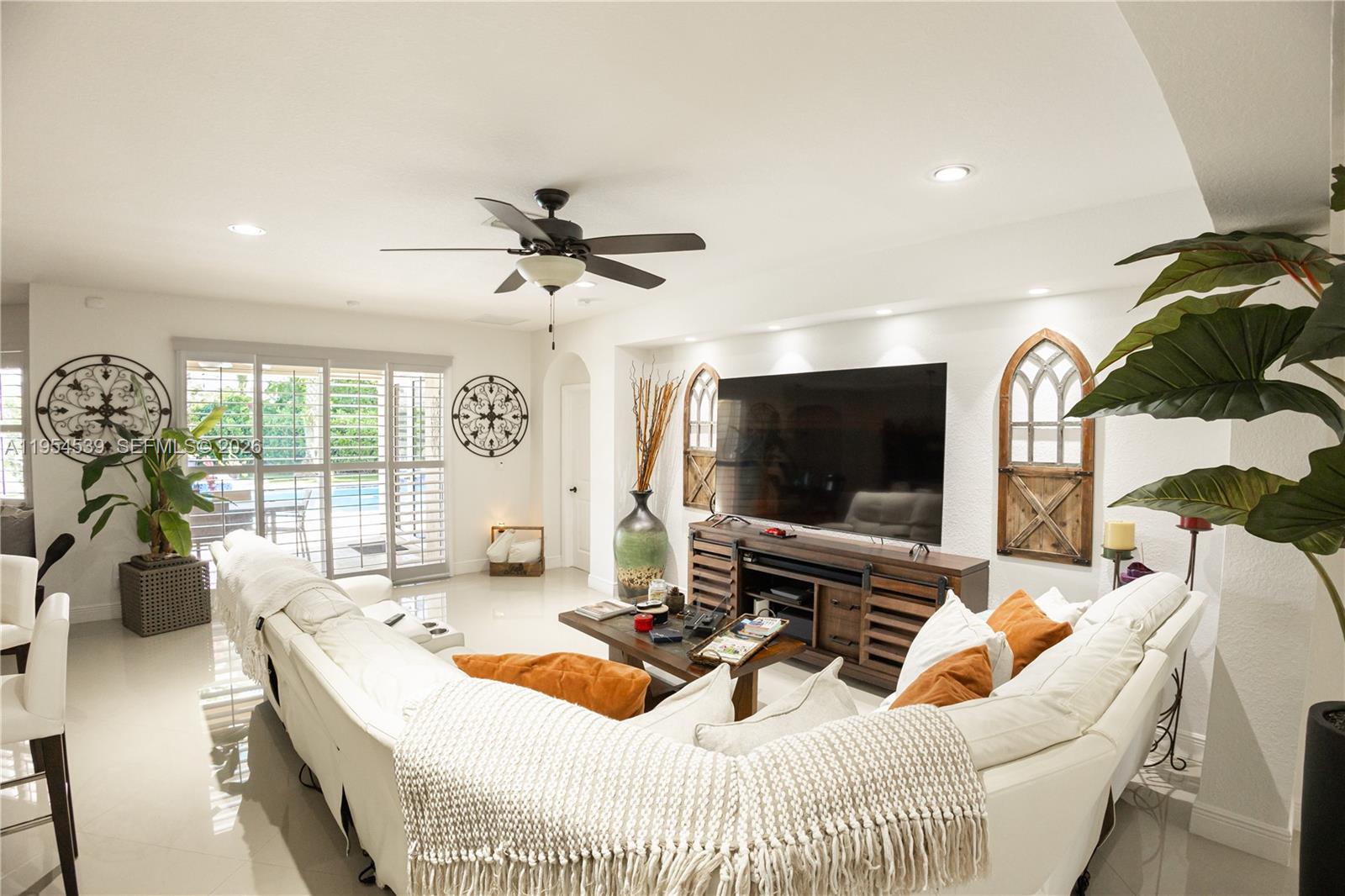 REDLAND REEF - Residential