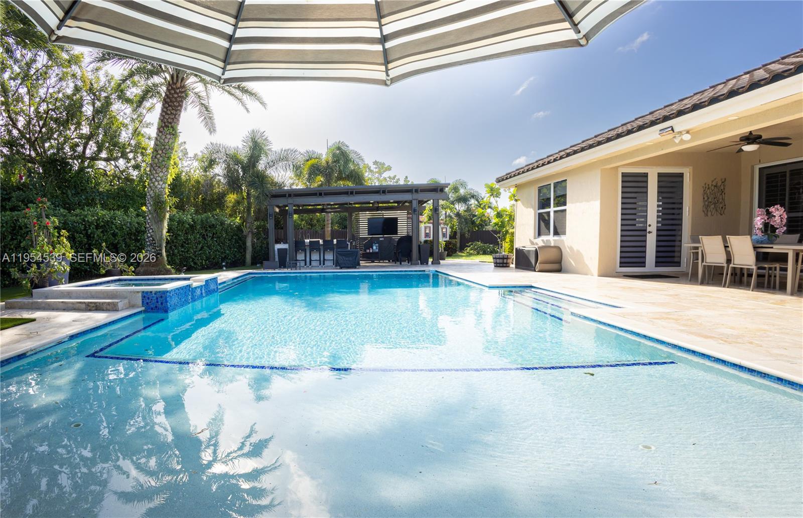 REDLAND REEF - Residential