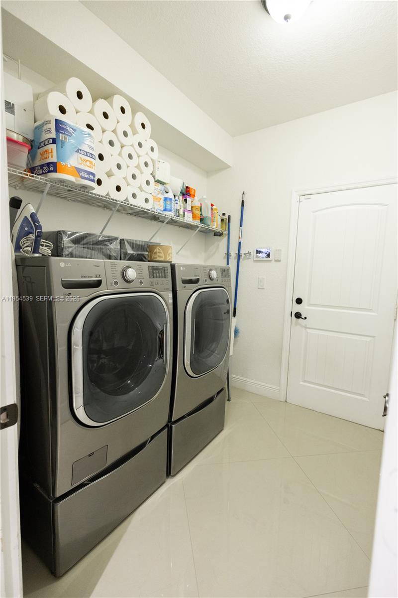 REDLAND REEF - Residential