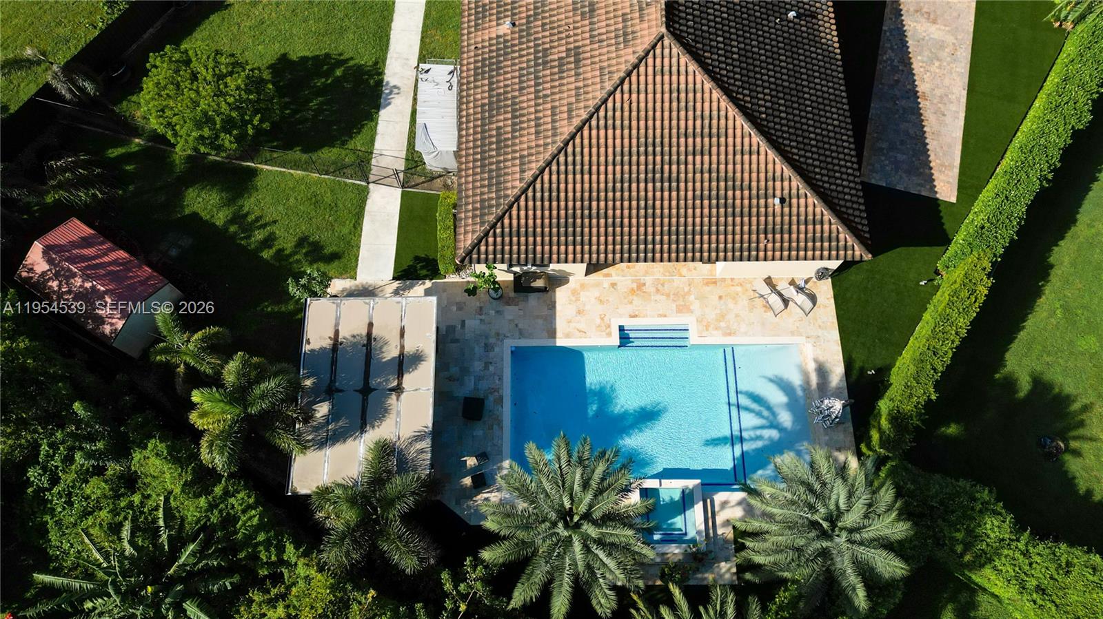 REDLAND REEF - Residential