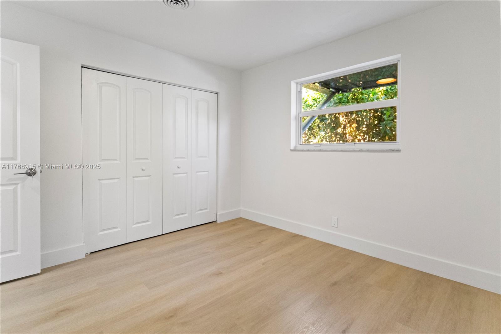 HOLLYWOOD HILLS - Residential