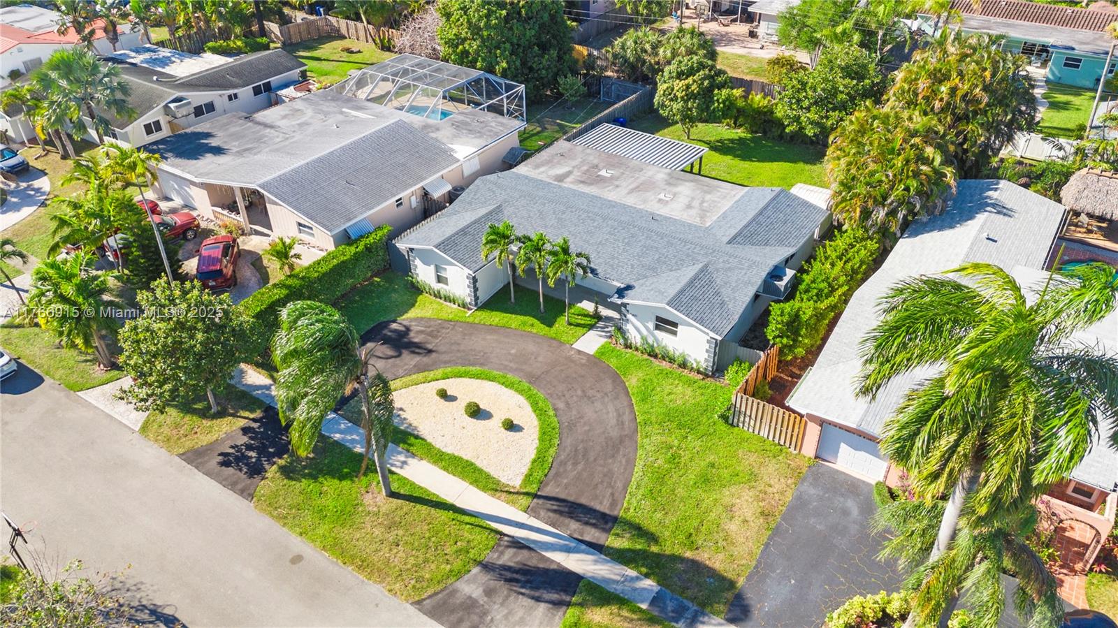 HOLLYWOOD HILLS - Residential