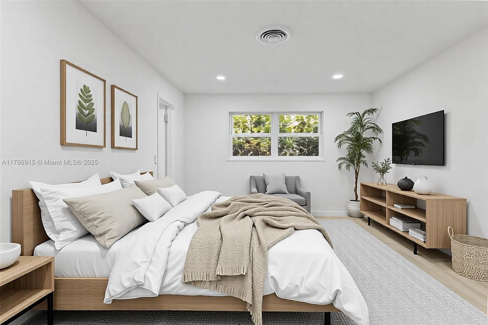HOLLYWOOD HILLS - Residential