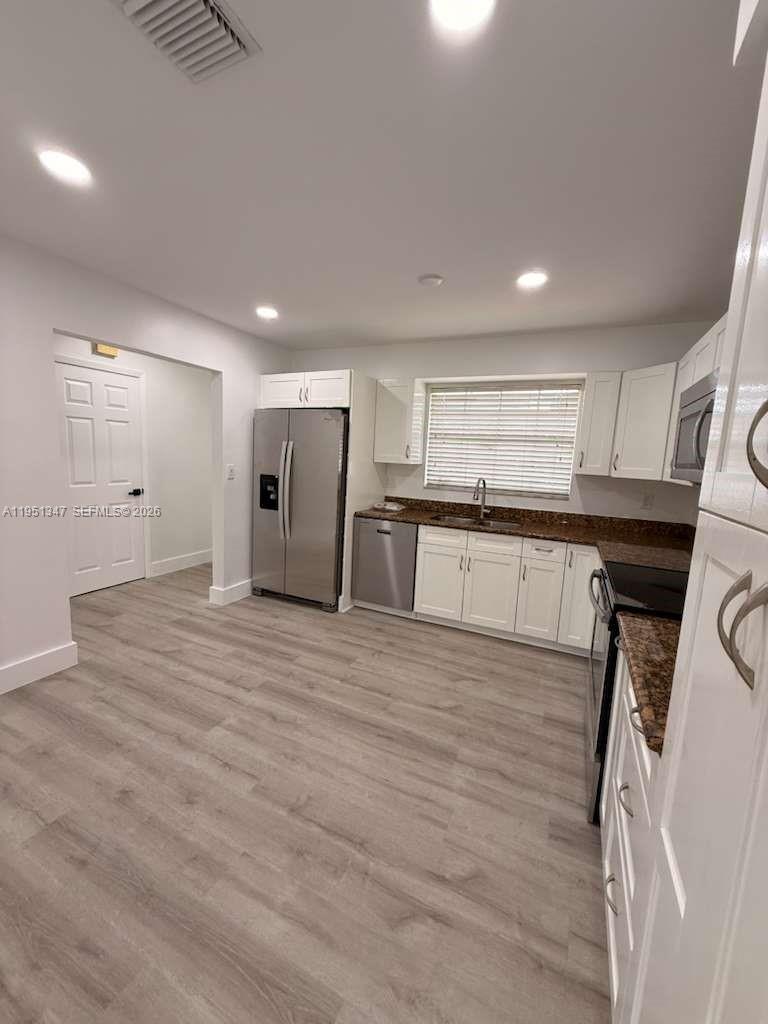 7064 Woodmont Ave, Tamarac, FL, 33321/$409,500 3 7064 Woodmont Ave