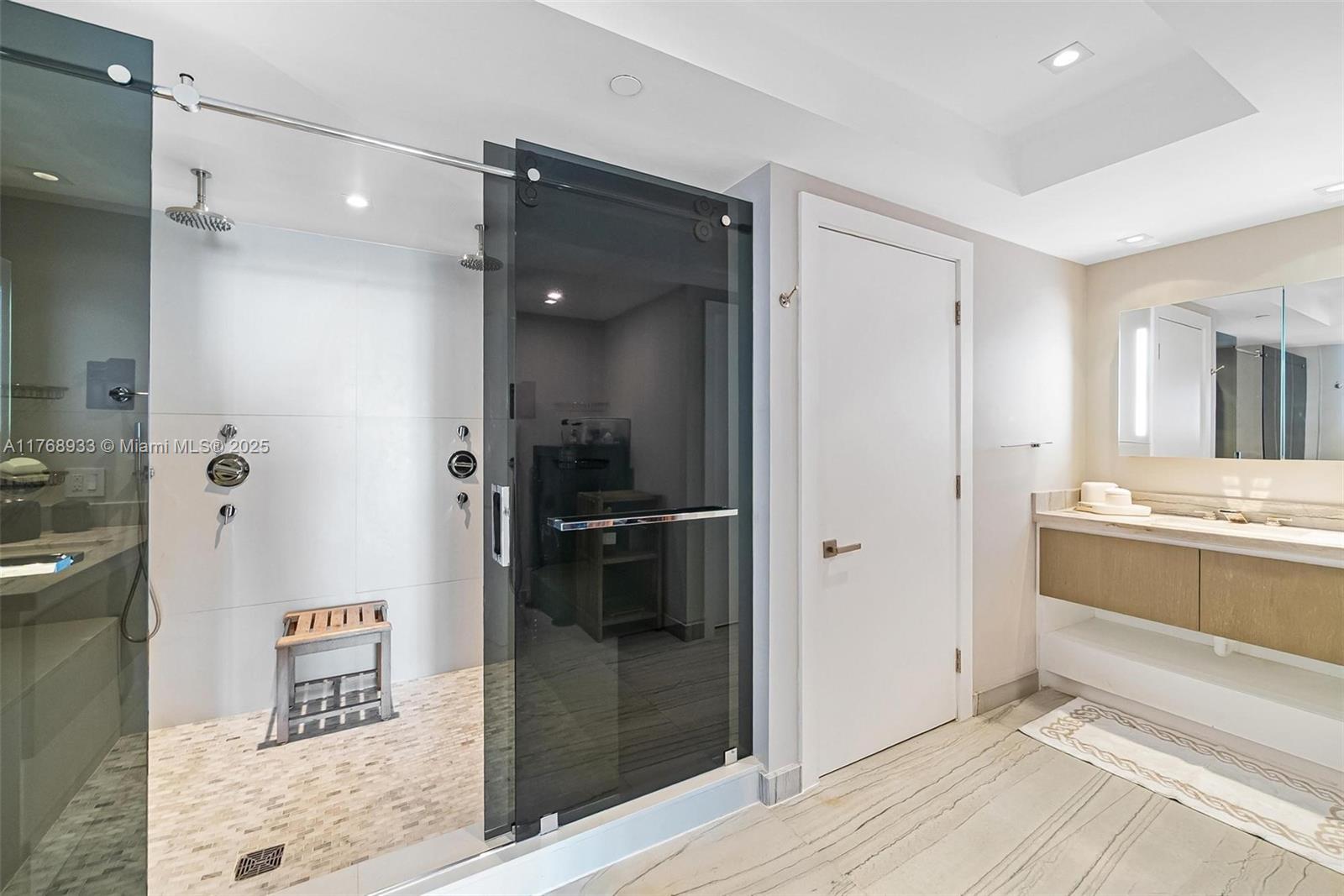 JADE RESIDENCES AT BRICKE - Residential