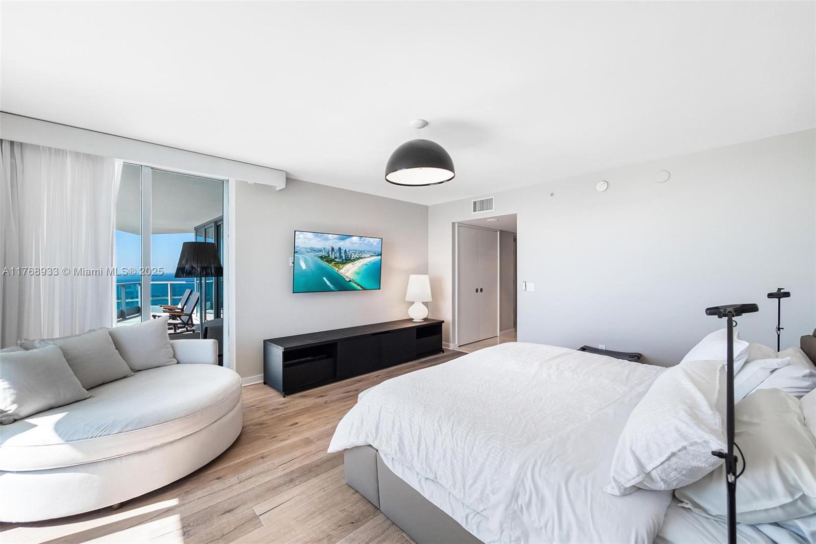 JADE RESIDENCES AT BRICKE - Residential