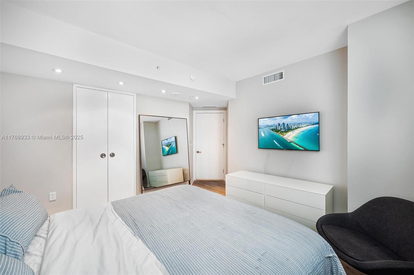 JADE RESIDENCES AT BRICKE - Residential