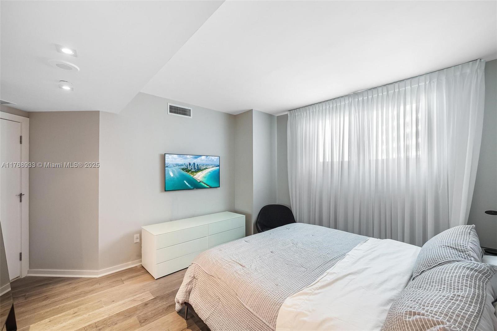 JADE RESIDENCES AT BRICKE - Residential